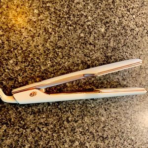 T3 1 1/2 inch wide flat iron